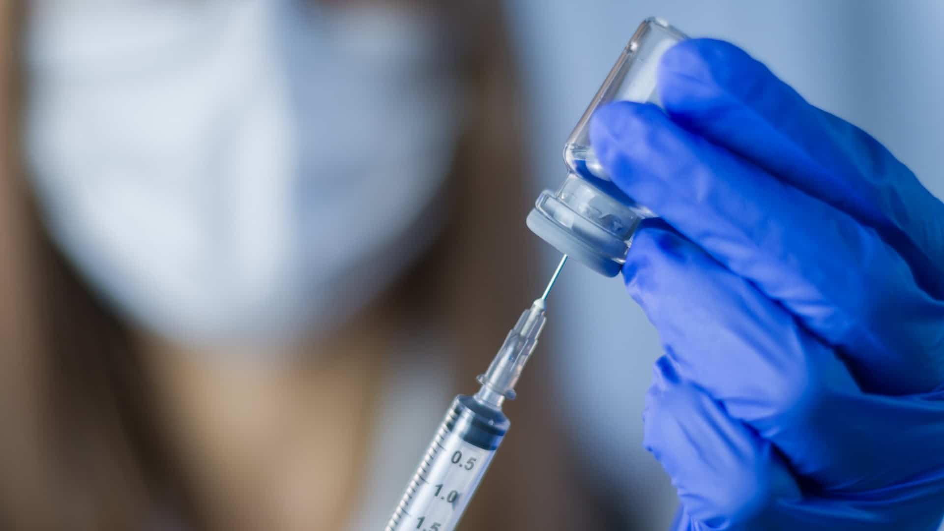 Qual é a importância da vacinação? Saiba como as vacinas funcionam no corpo humano