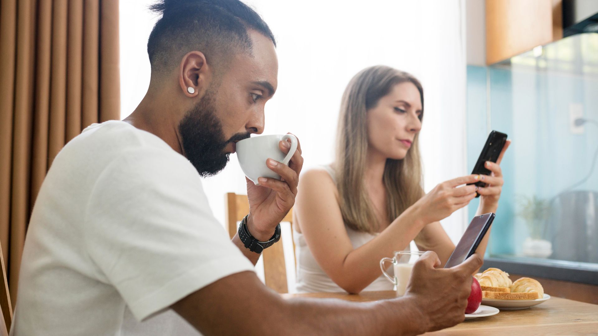 6 maneiras que a saúde física e mental é afetada pelo uso excessivo de telas