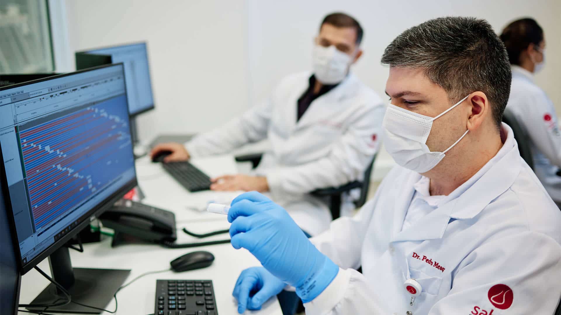 O que são testes genéticos e como auxiliam no diagnóstico