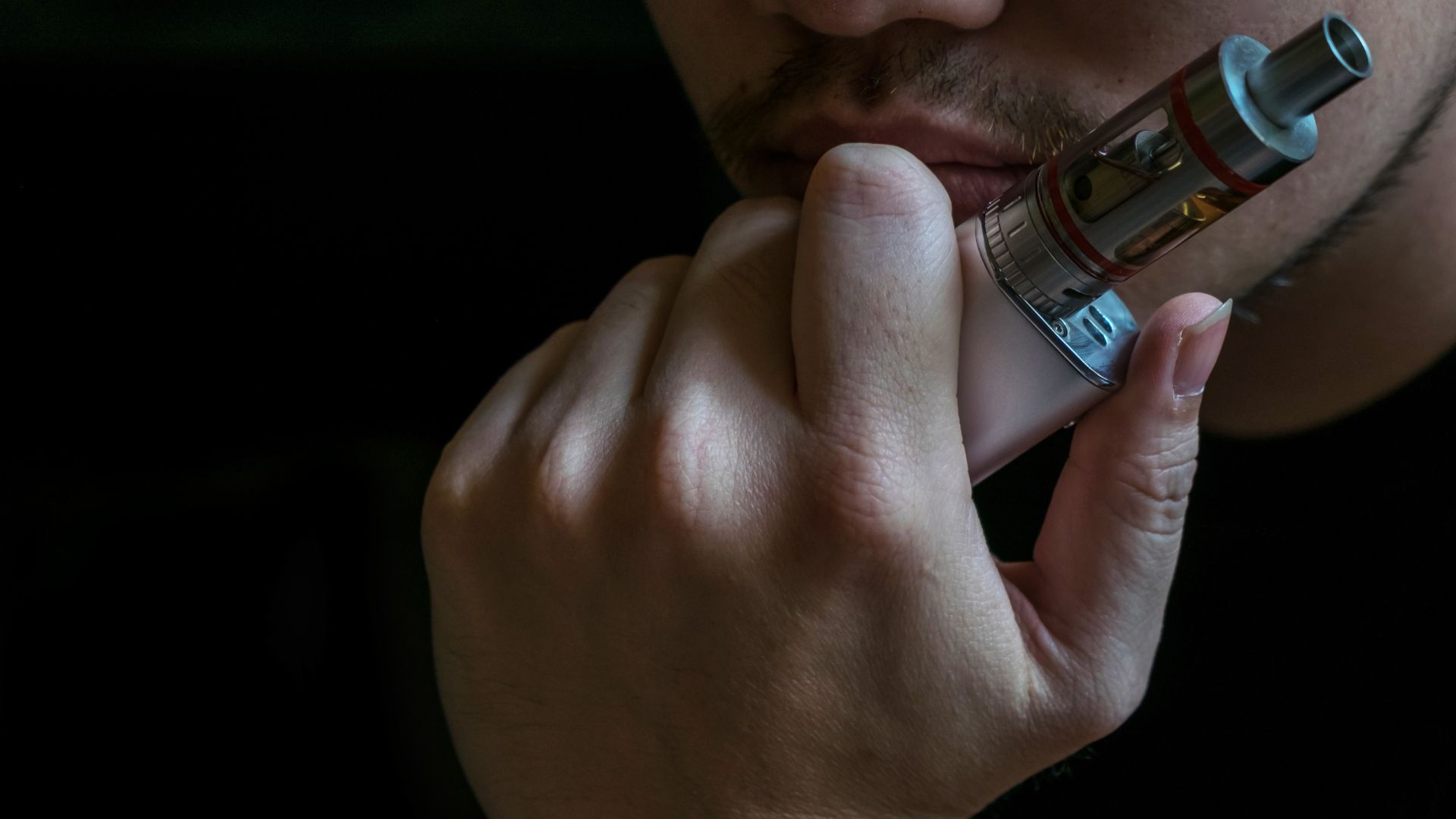 Como o vape pode prejudicar a saúde e aumentar o risco de dependência