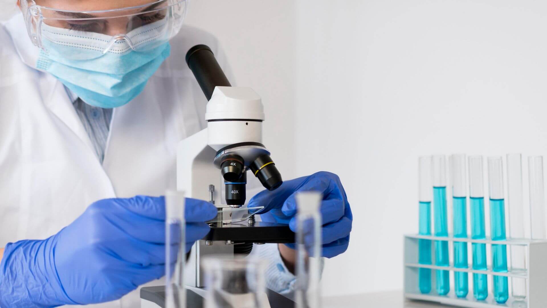 O laboratório de microbiologia. Como utilizá-lo na prática médica