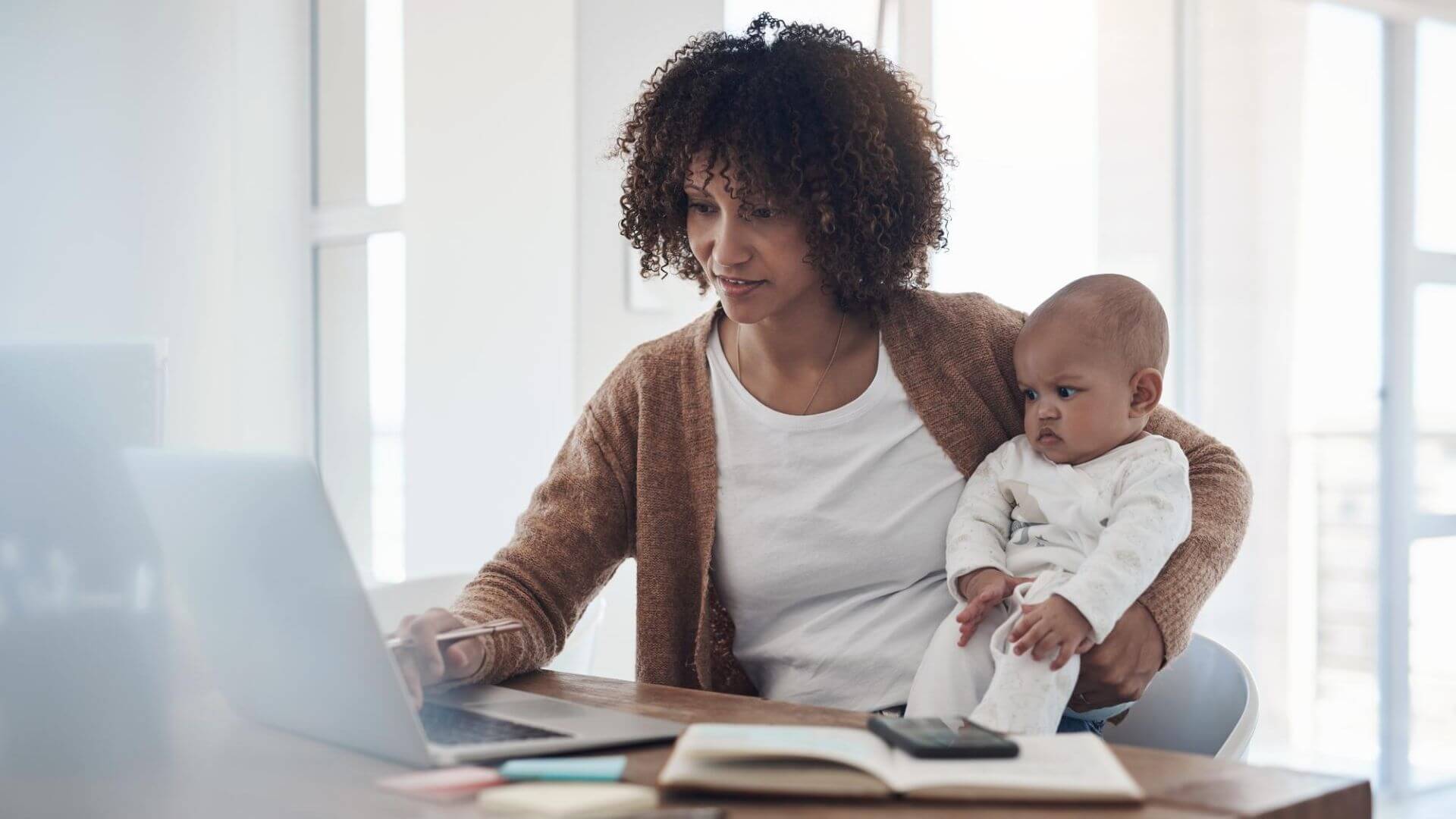 Mulheres cientistas e os desafios pandêmicos da maternidade