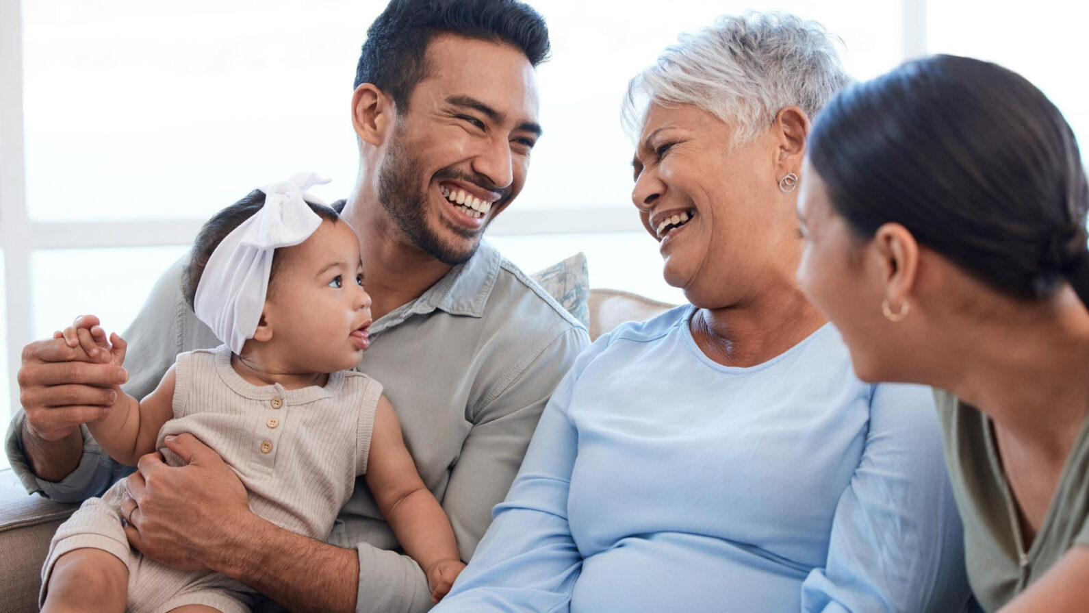 Saiba como a vacina Abrysvo® protege do VSR bebês, gestantes e idosos